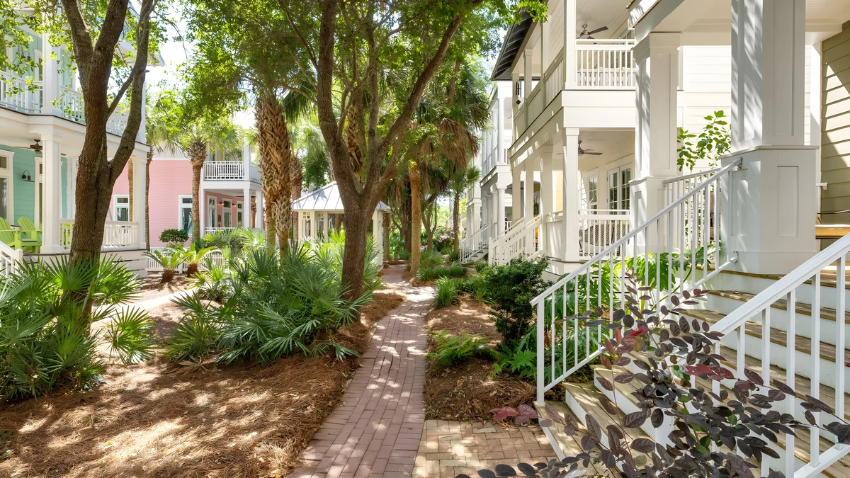 Wander Carillon Beach