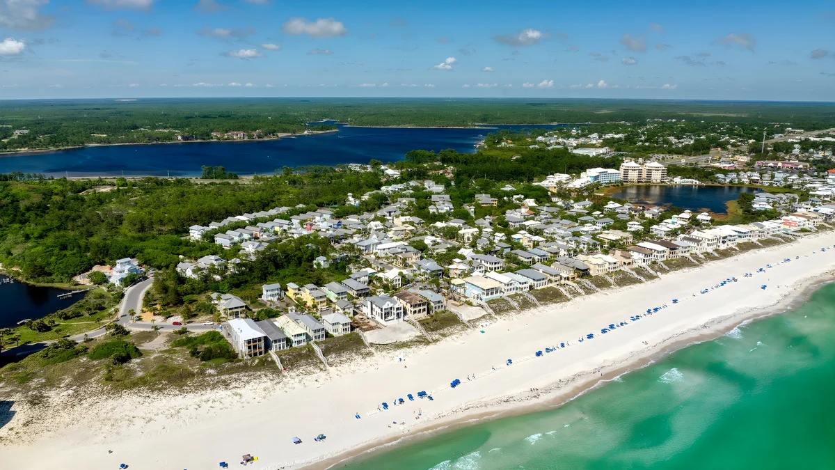 Wander Carillon Beach