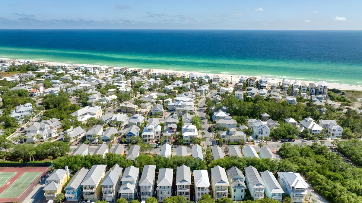Wander Carillon Beach