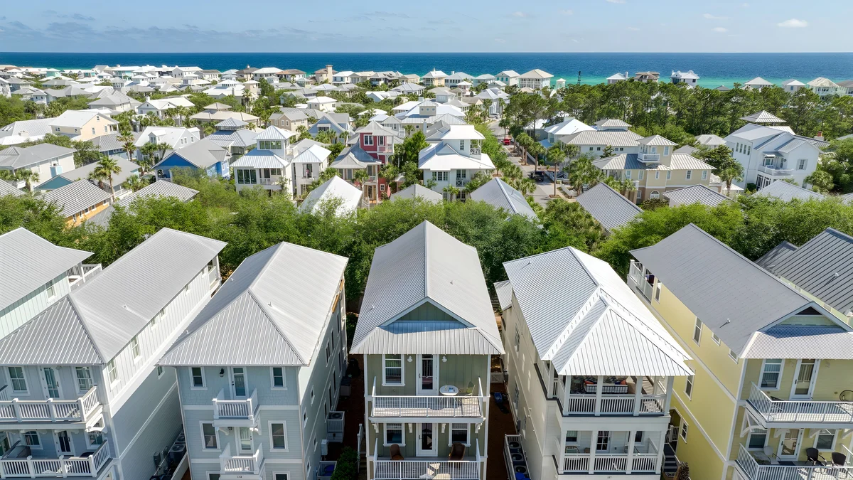 Wander Carillon Beach