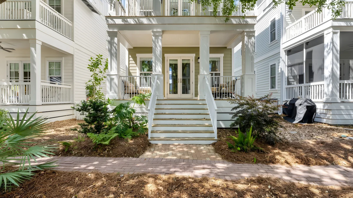 Wander Carillon Beach