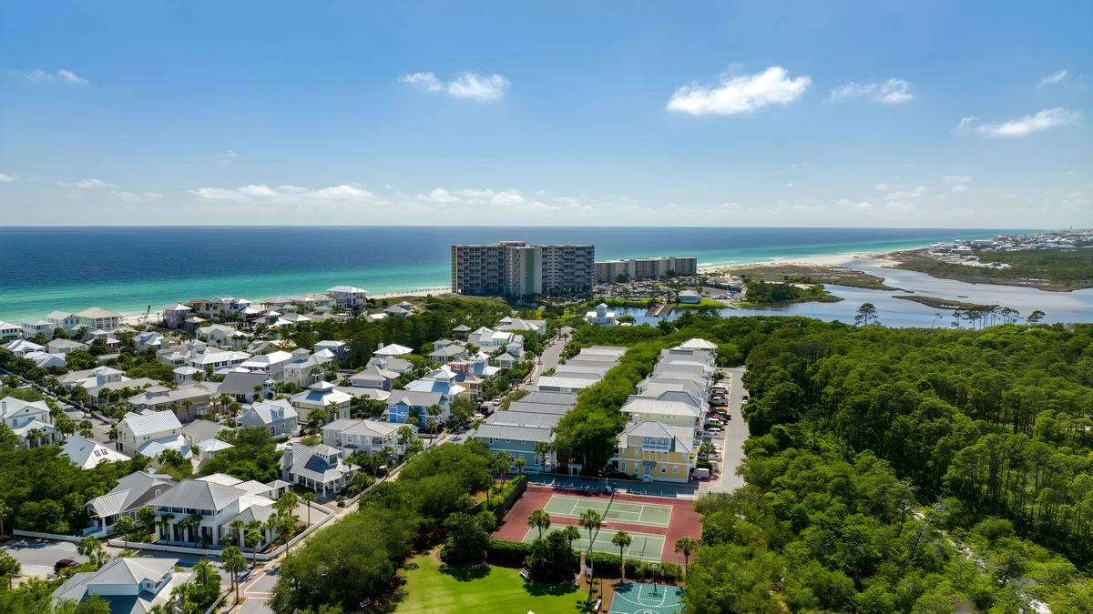 Wander Carillon Beach