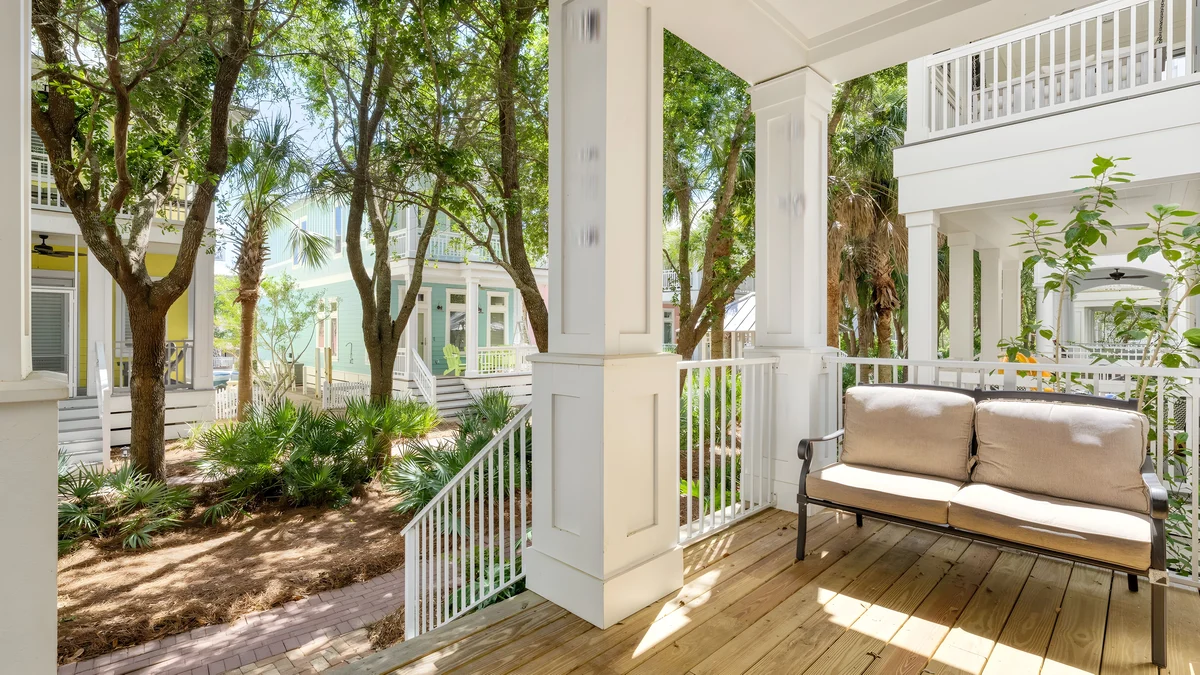 Wander Carillon Beach