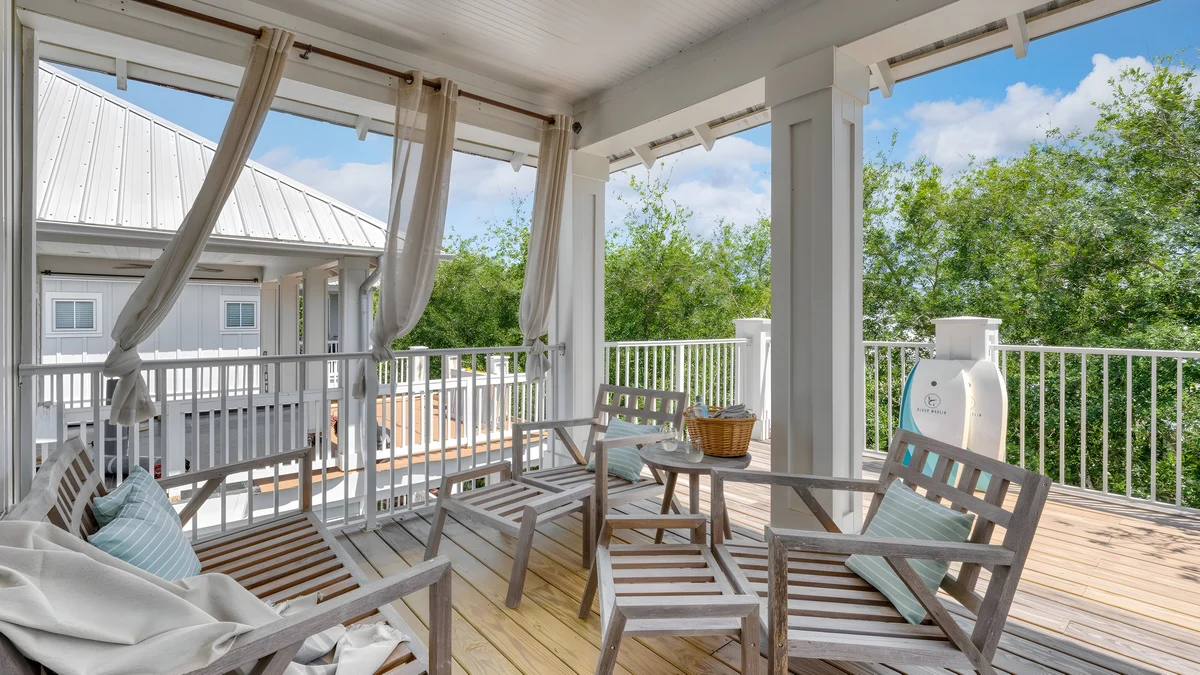 Wander Carillon Beach