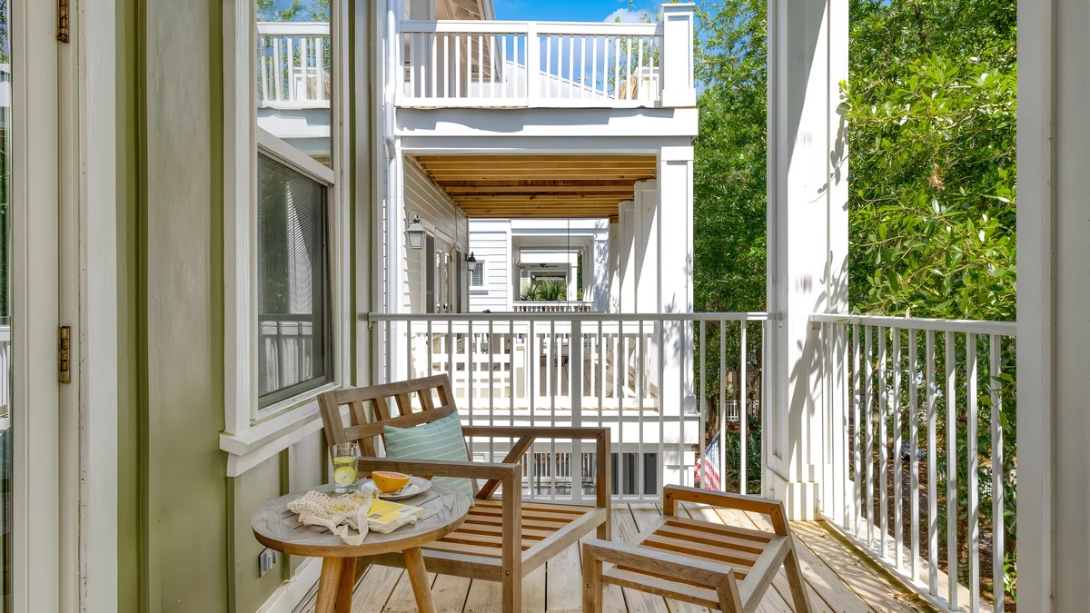 Wander Carillon Beach