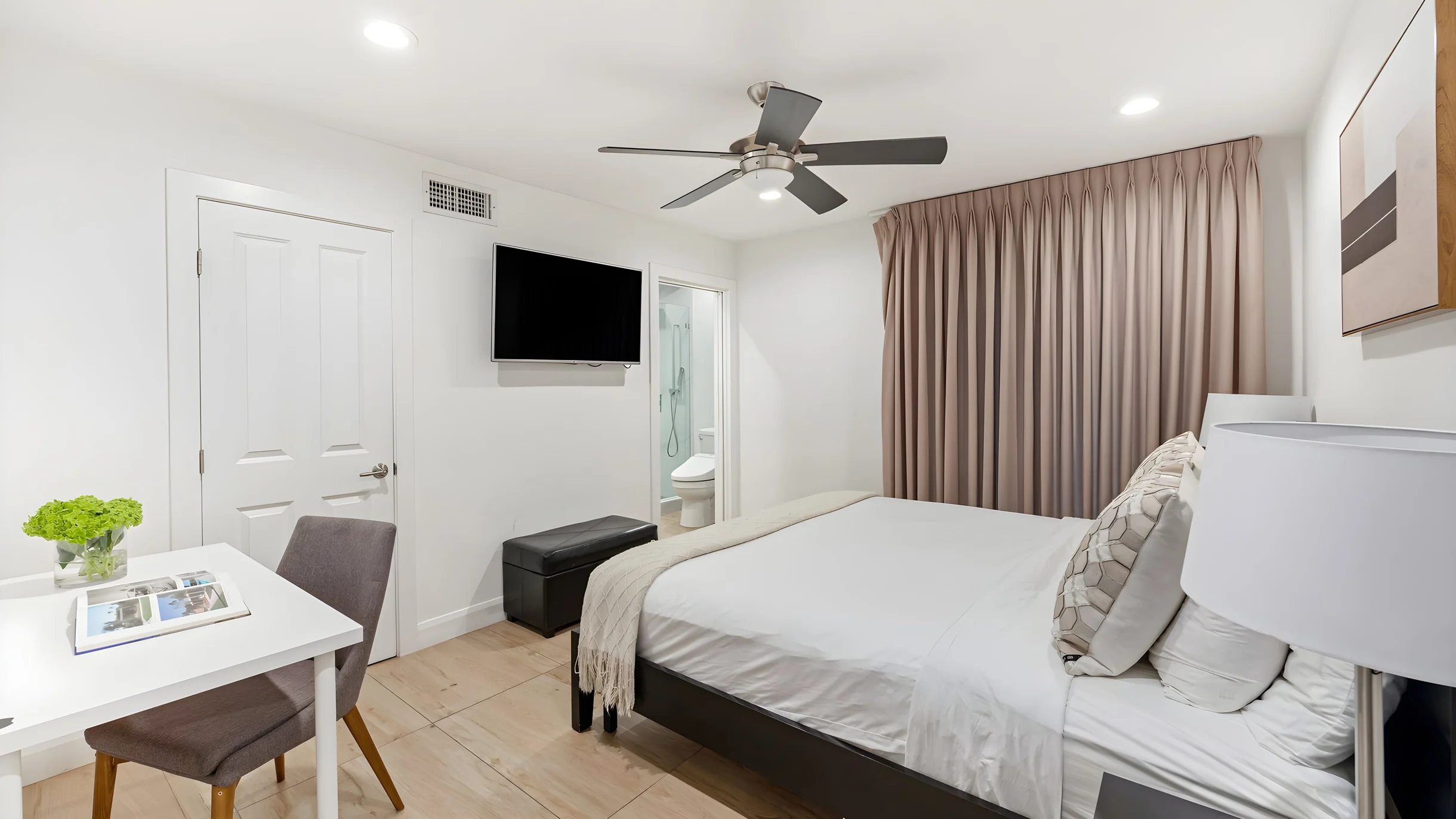 Wander Bel Air Estate #32