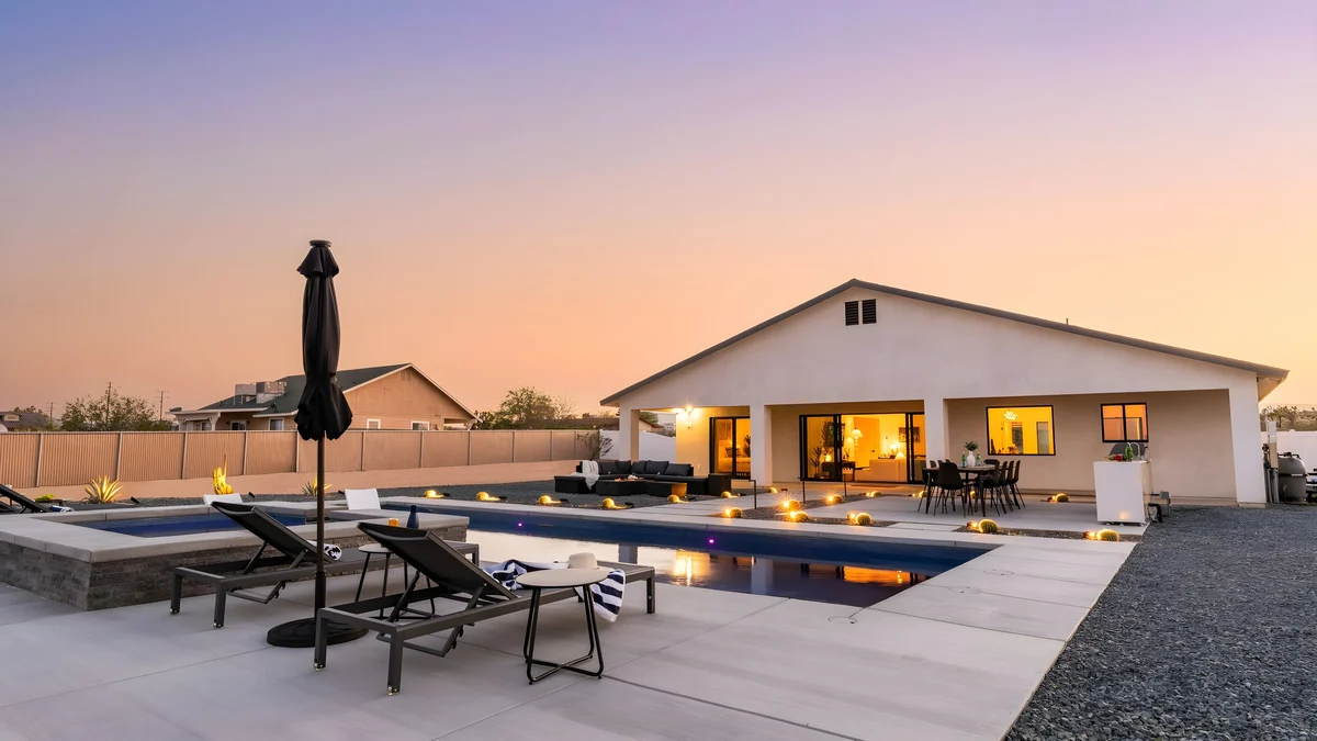 Wander Yucca Valley Pinnacle