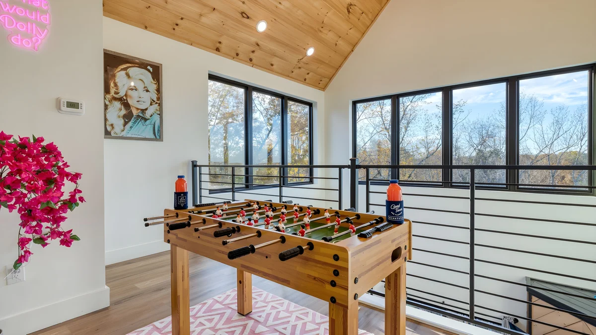 Wander Sevierville Glow