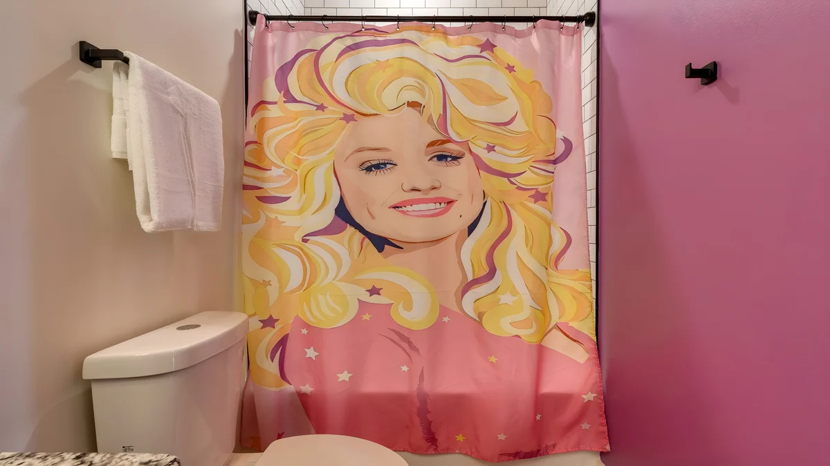 Wander Sevierville Glow