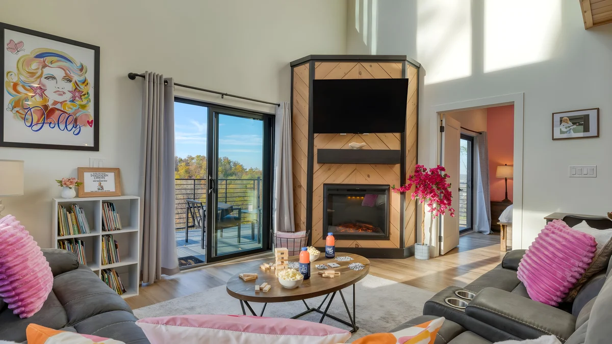 Wander Sevierville Glow