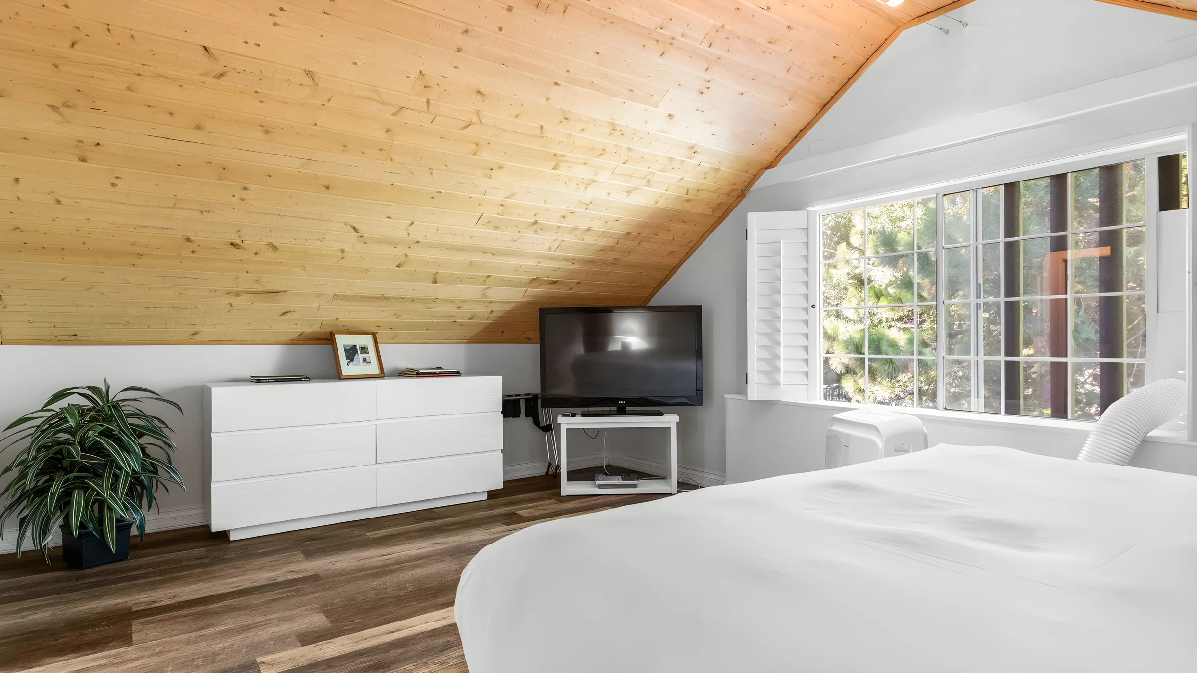 Wander Lake Arrowhead Retreat #26