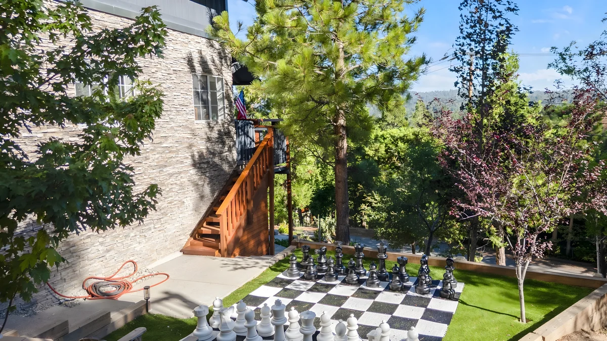 Wander Lake Arrowhead Retreat