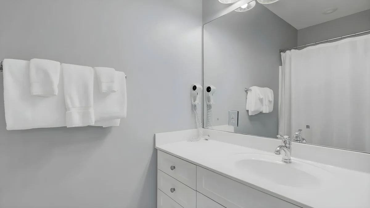 Ensuite Bathroom 3 image