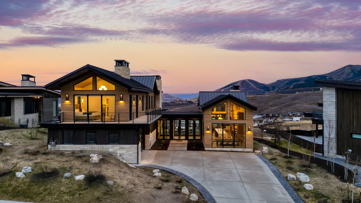 Wander Mayflower Mountain Summit