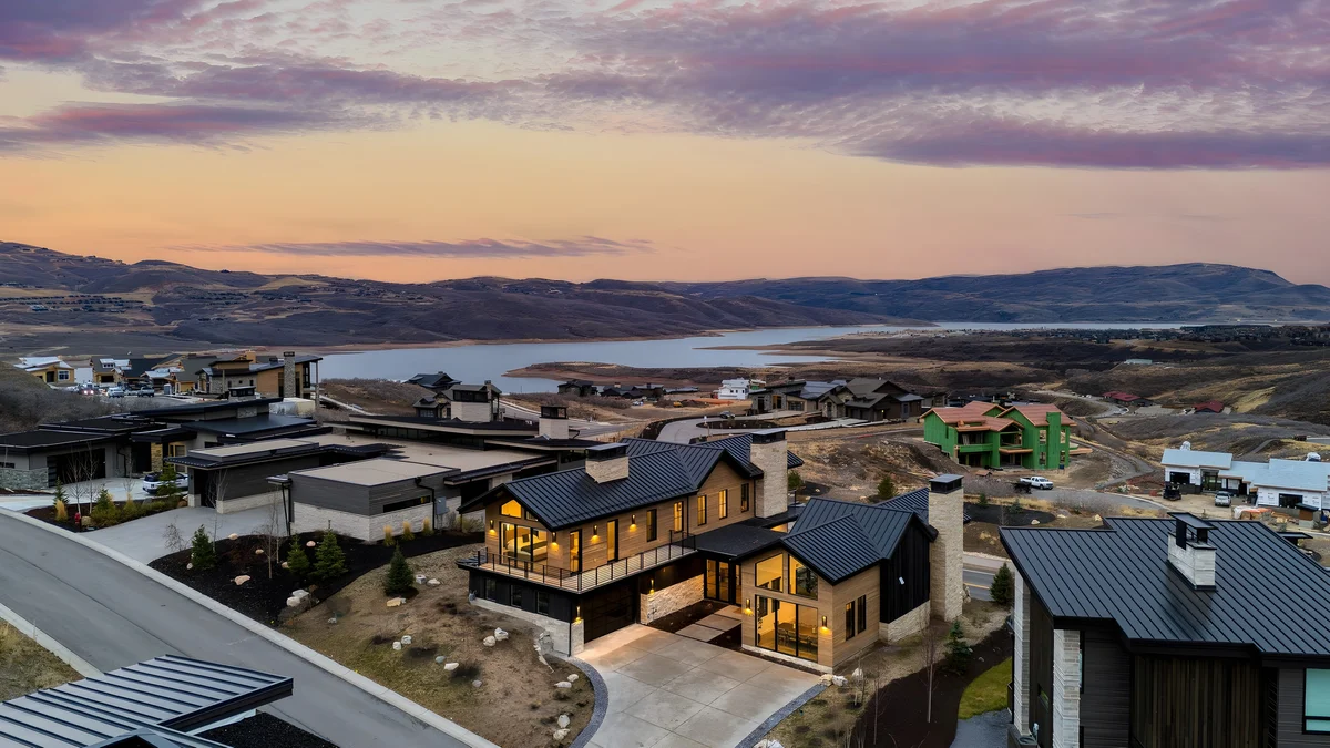 Wander Mayflower Mountain Summit