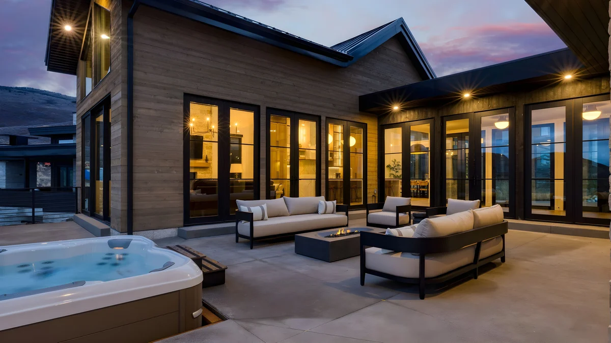 Wander Mayflower Mountain Summit