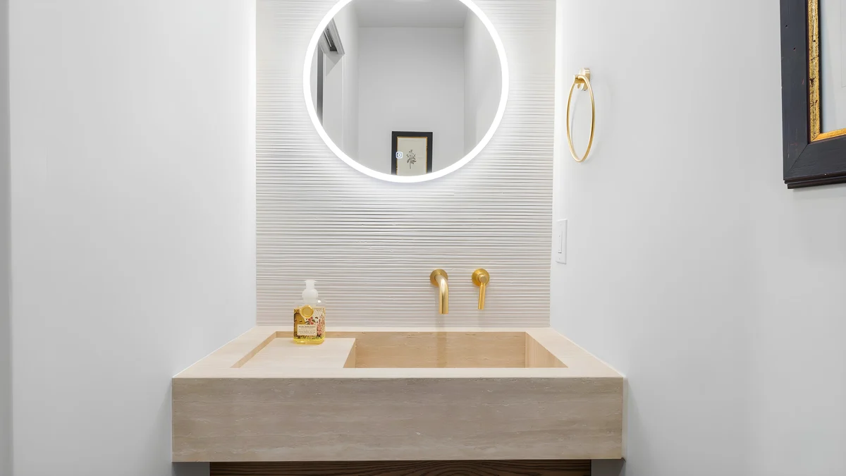 Wander Mayflower Mountain Summit