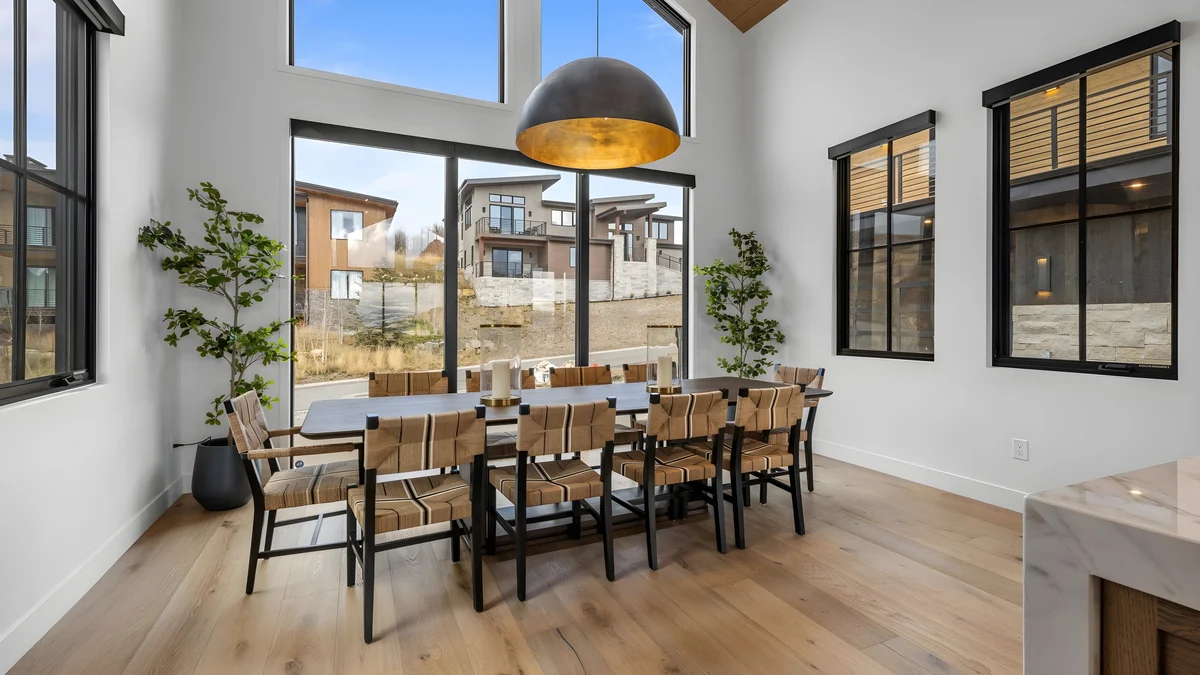 Wander Mayflower Mountain Summit