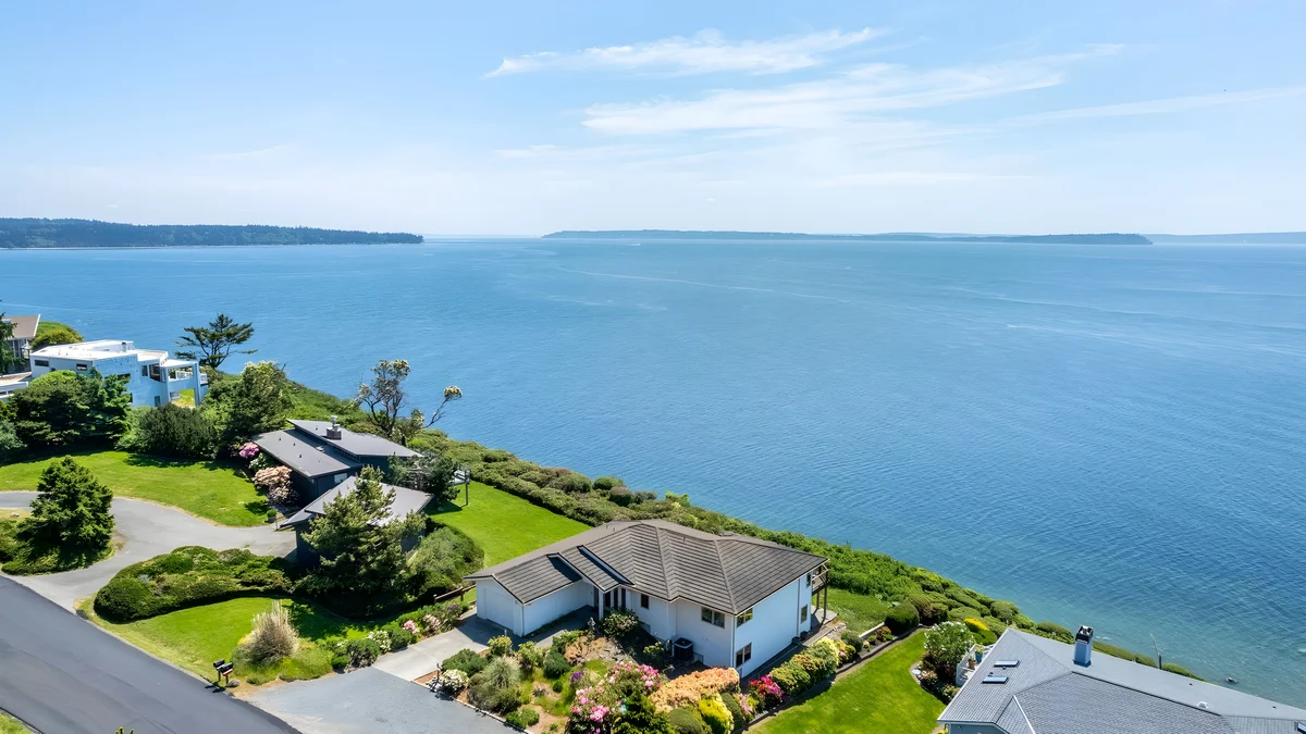 Wander Whidbey Bluff