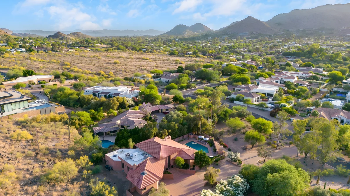 Wander Paradise Valley Summit