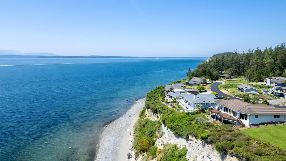 Wander Whidbey Bluff