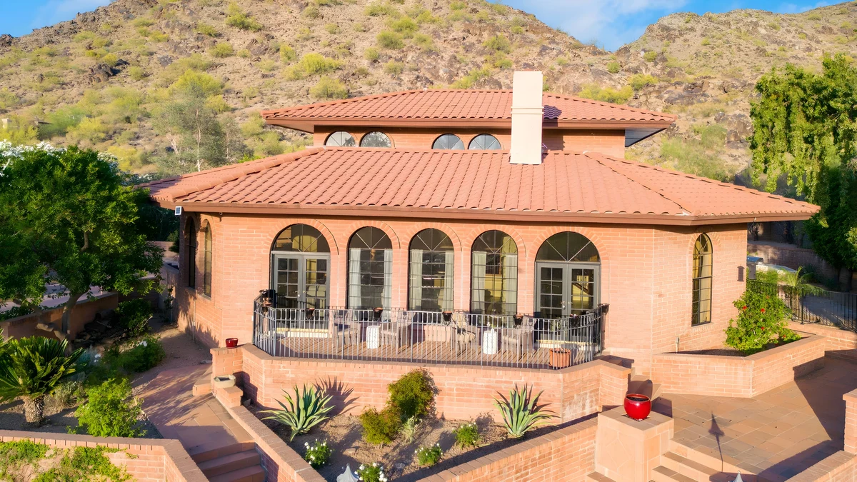 Wander Paradise Valley Summit