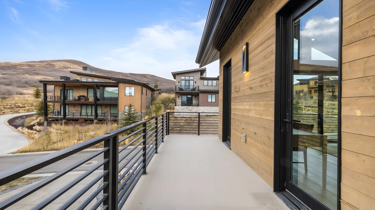 Wander Mayflower Mountain Summit