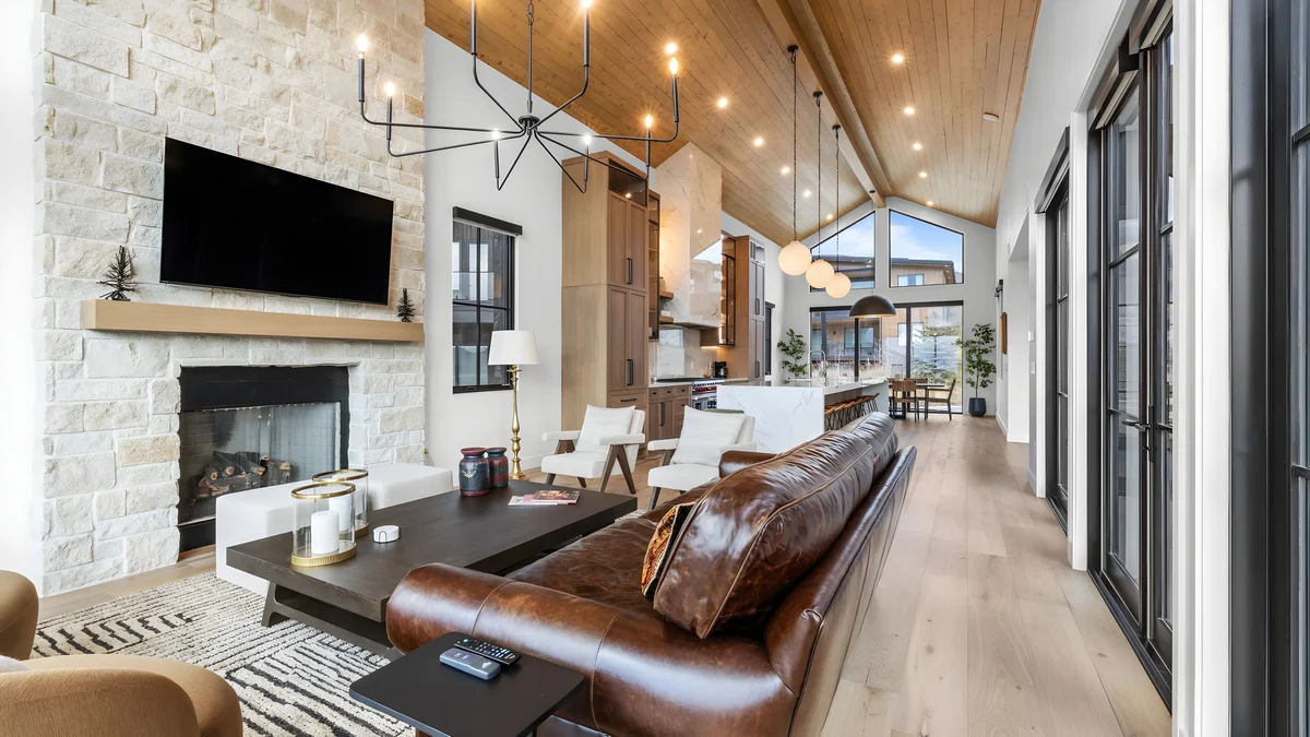 Wander Mayflower Mountain Summit