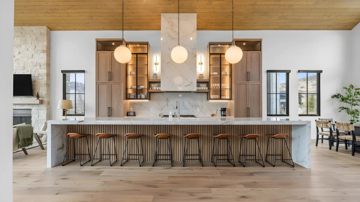 Wander Mayflower Mountain Summit