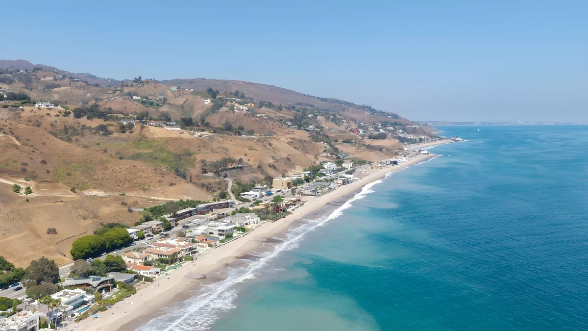 Wander Carbon Beach Shores