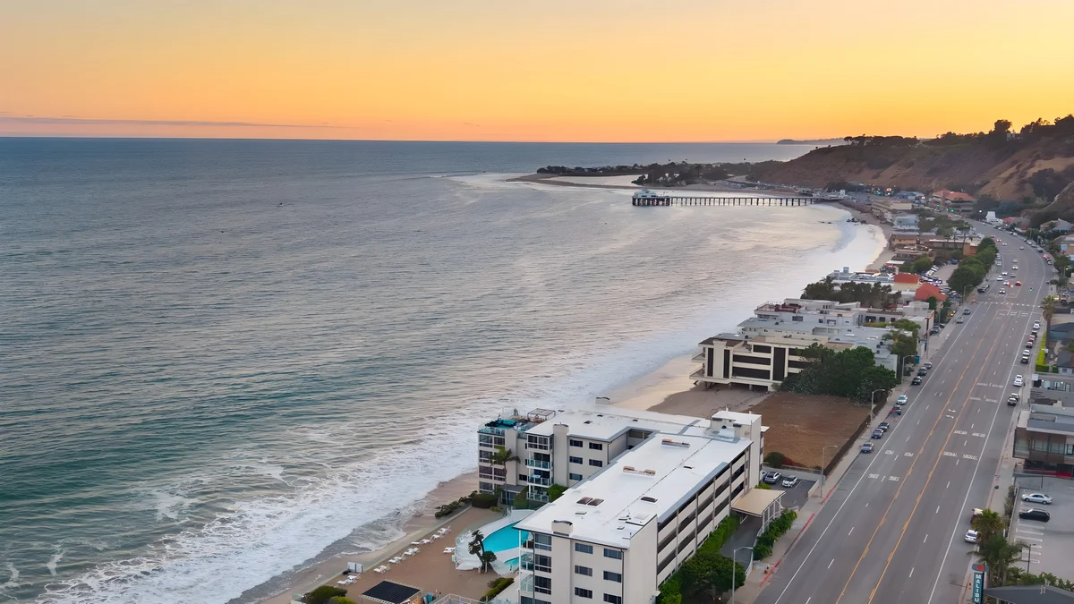 Wander Carbon Beach Shores