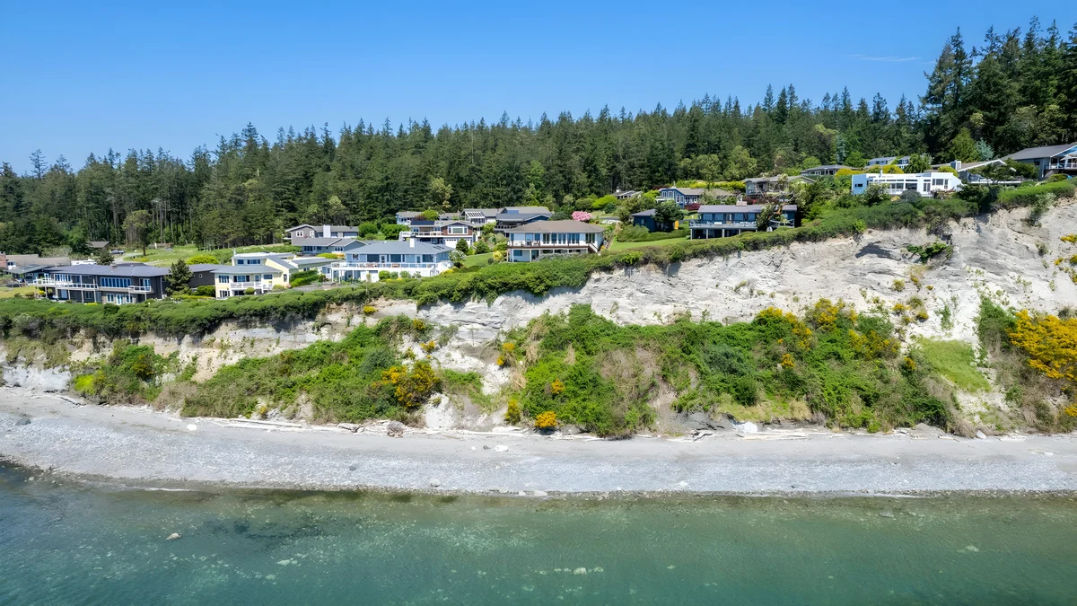 Wander Whidbey Bluff