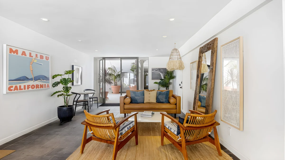 Wander Carbon Beach Shores