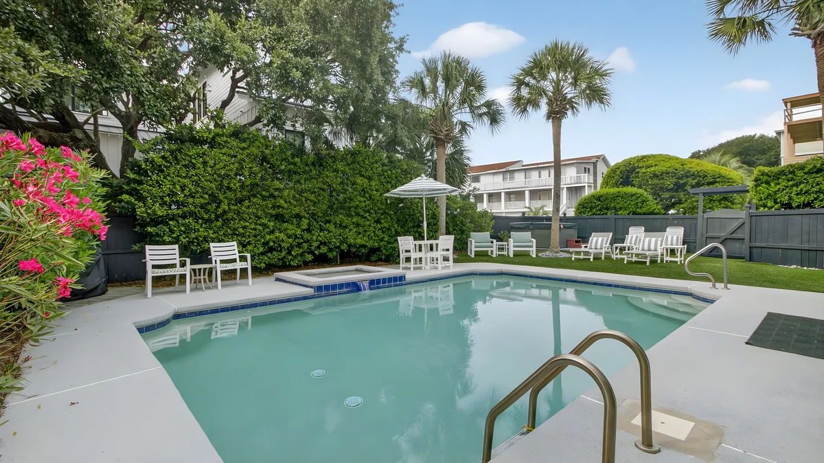 Wander Seagrass Shores