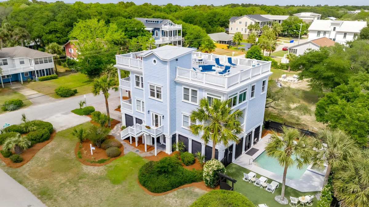 Wander Seagrass Shores