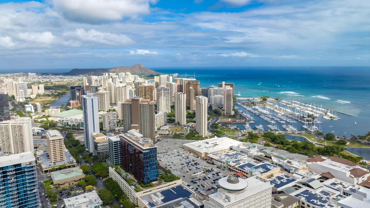 Wander Honolulu Skyline