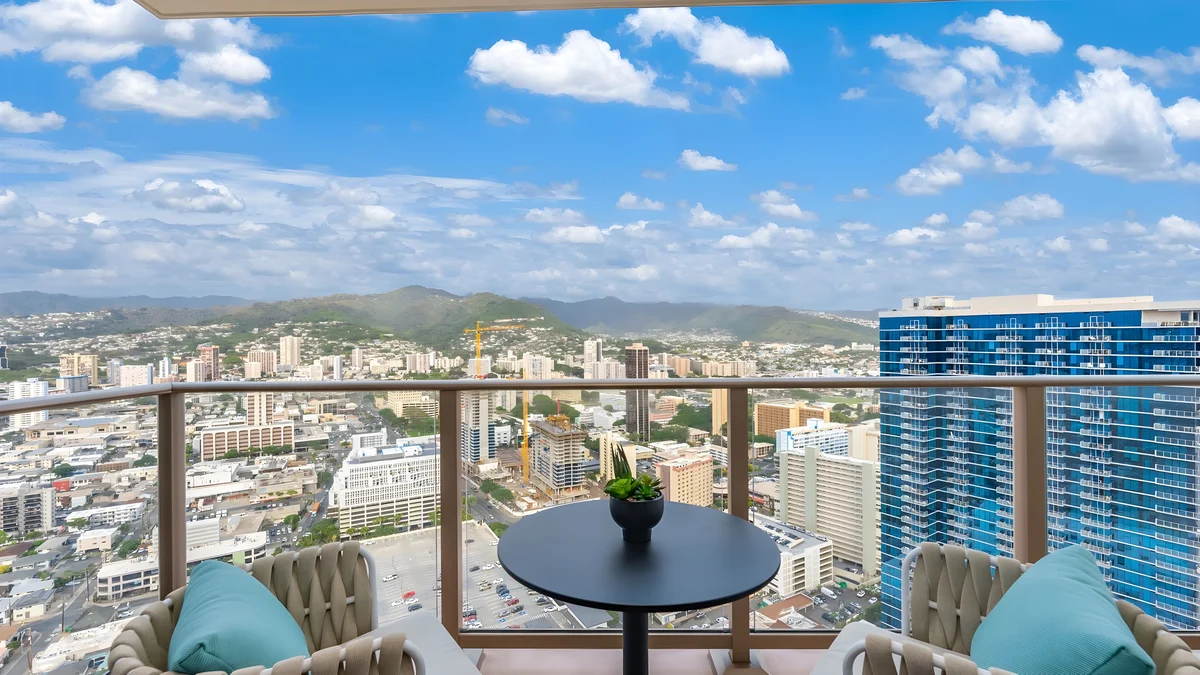 Wander Honolulu Skyline