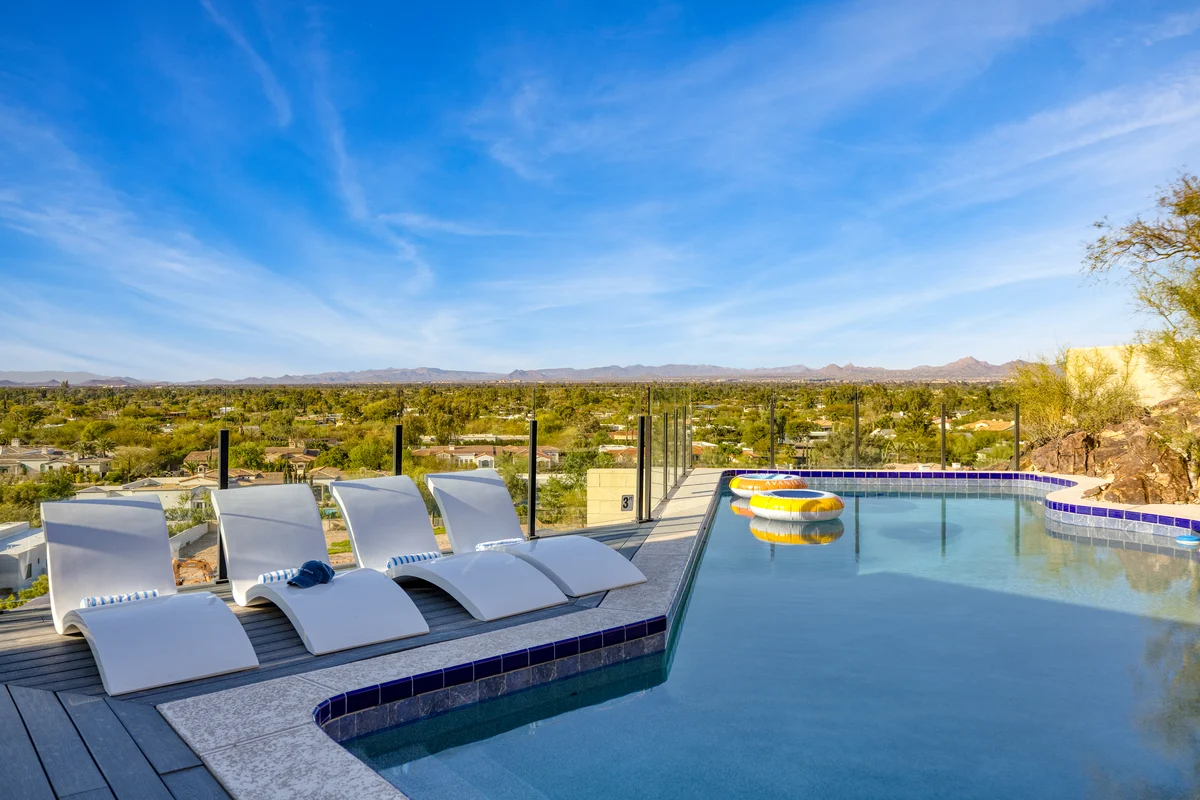 Wander Paradise Valley Palms