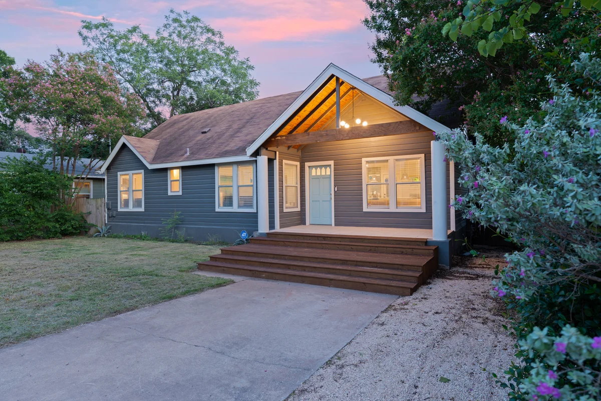 Wander East Austin Glow