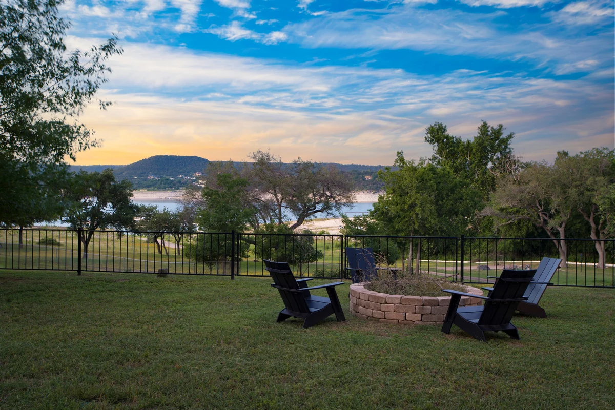 Wander Hudson Bend Shores