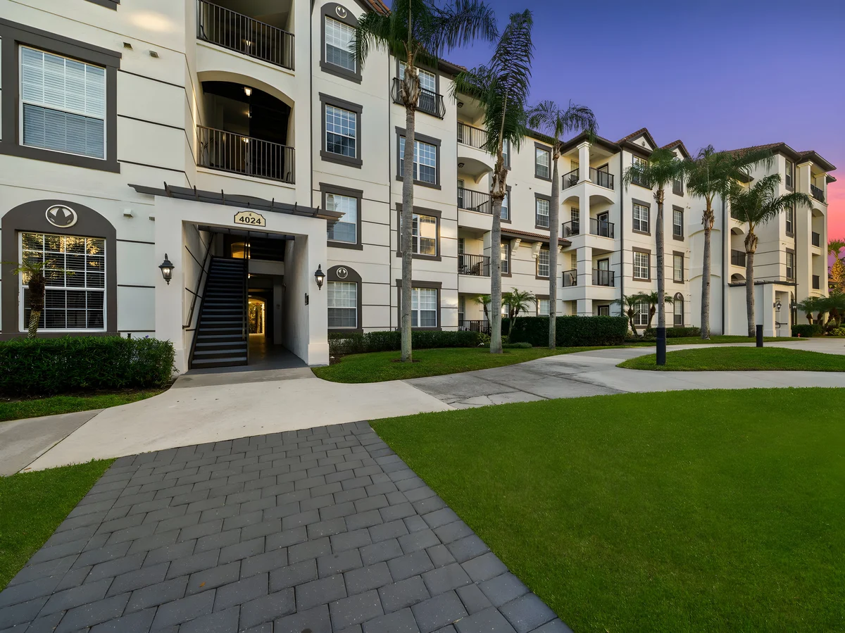 Condo in Orlando property photo 1