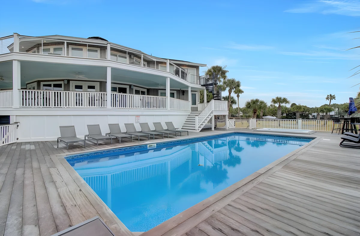 Wander Isle Palms Glow