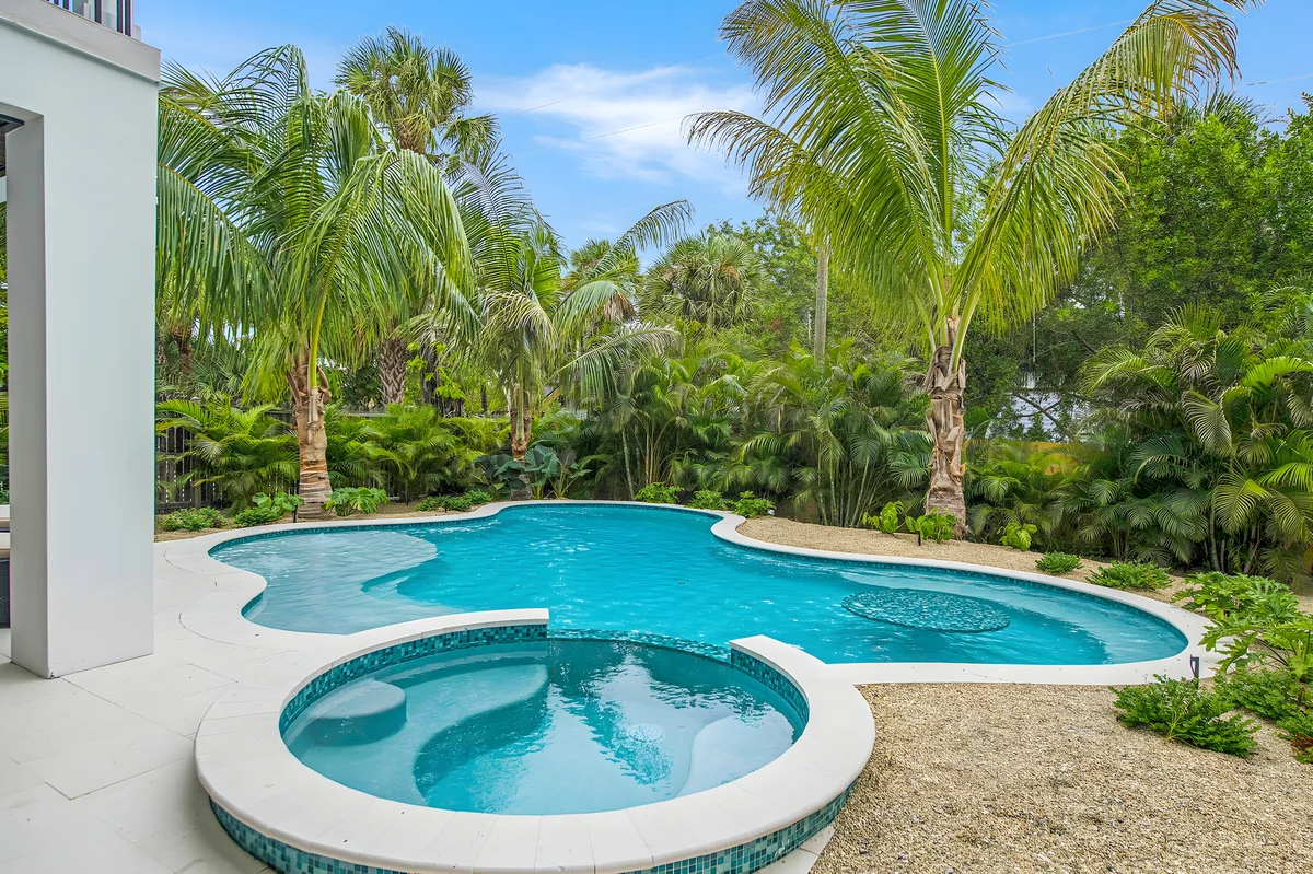 Wander Anna Maria Escape