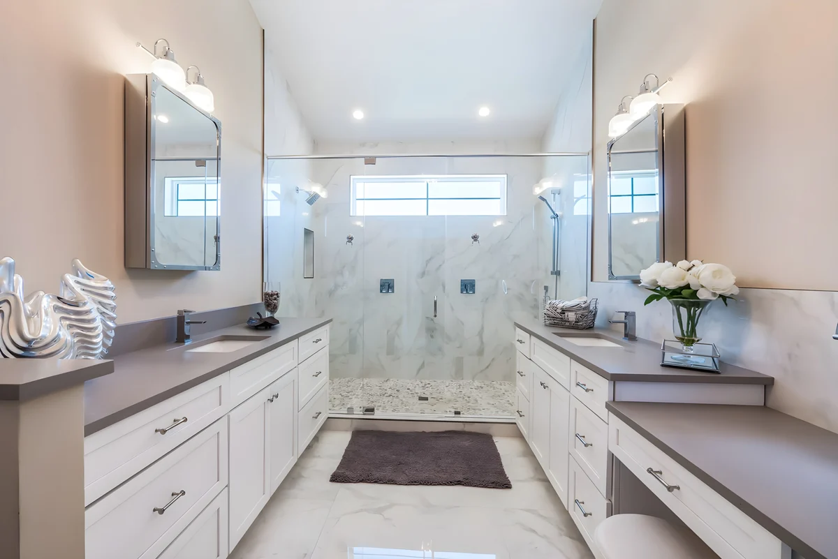 Ensuite Bathroom 1 image 1
