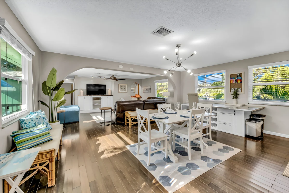 Dining Room image 1
