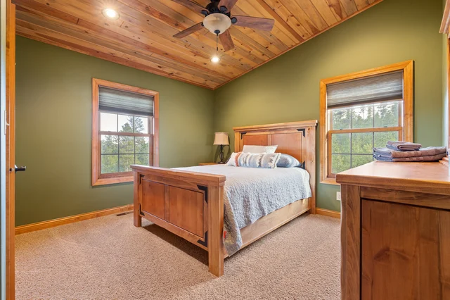 Bedroom 1 image 1