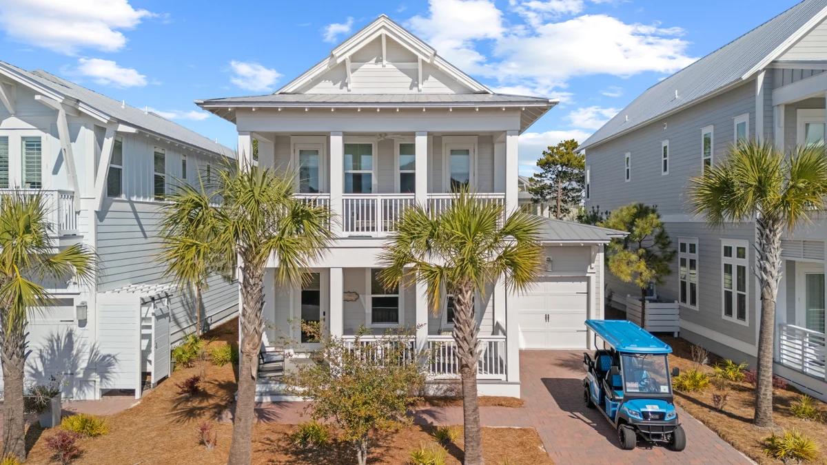 Wander Seaside Escape