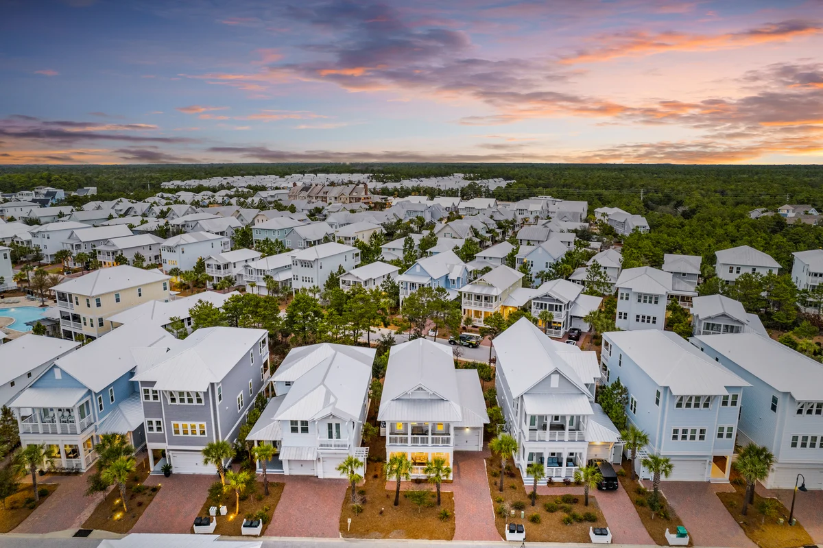 Wander Seaside Escape