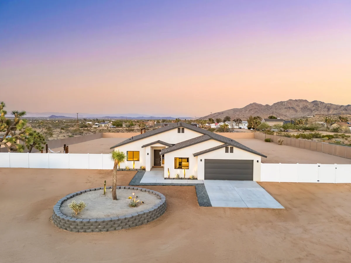 Wander Yucca Valley Pinnacle