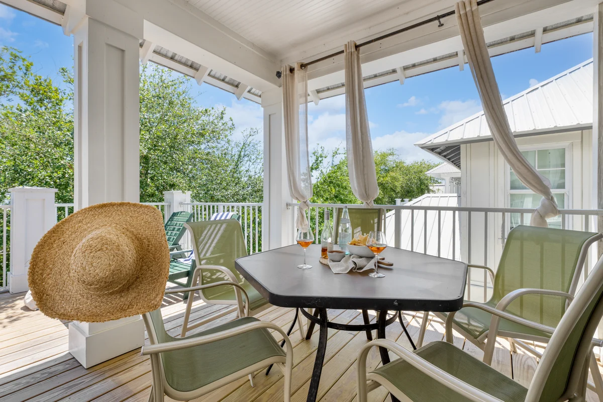 Wander Carillon Beach